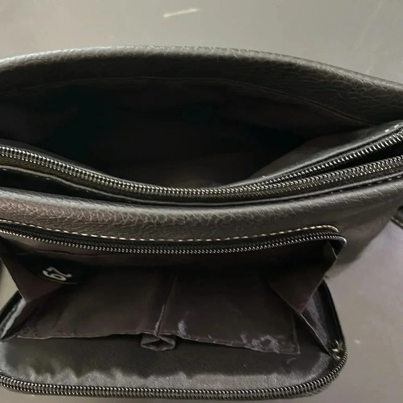 Koltov Ruby Crossbody Black 3 inside compartments an out side zipper pocket EUC - Picture 8 of 8